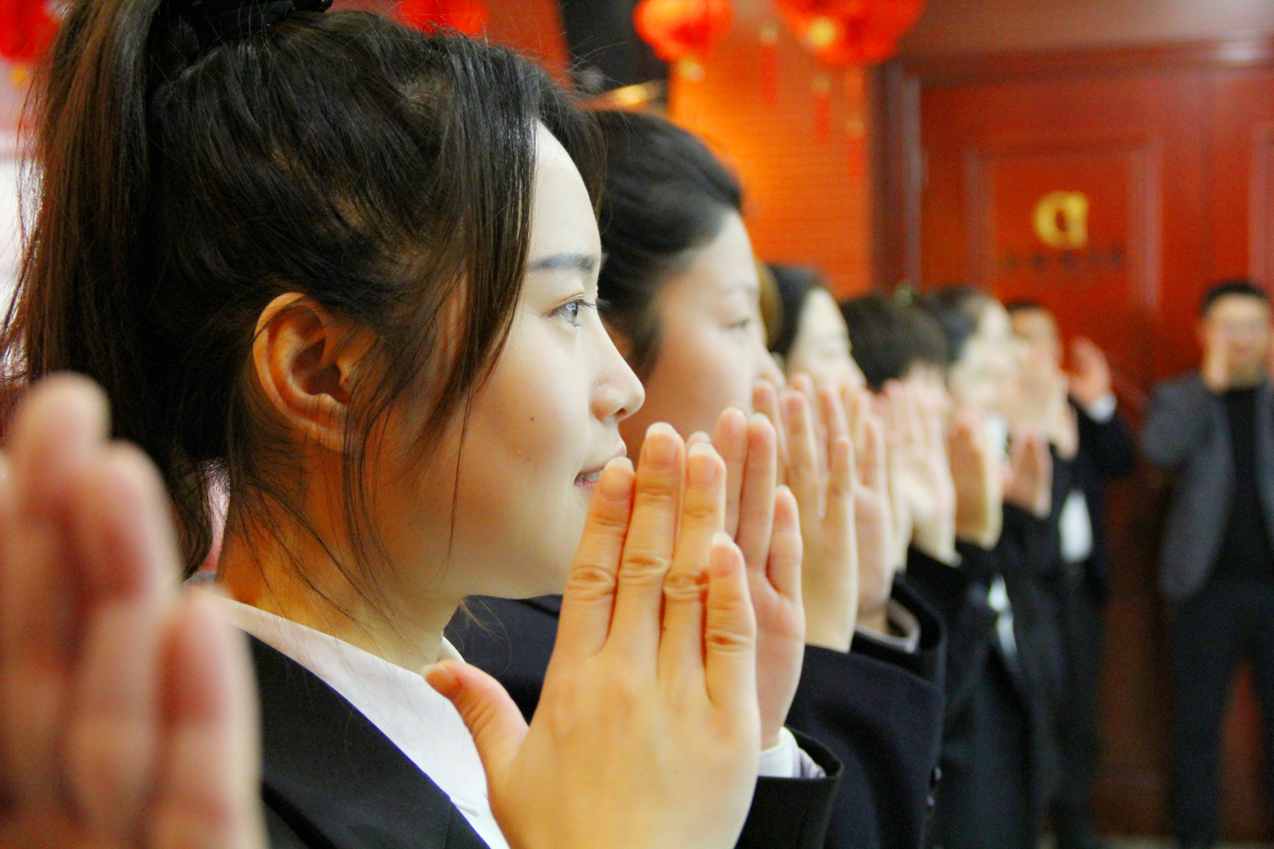 全面提升服務(wù)質(zhì)量，樹立良好企業(yè)文化！