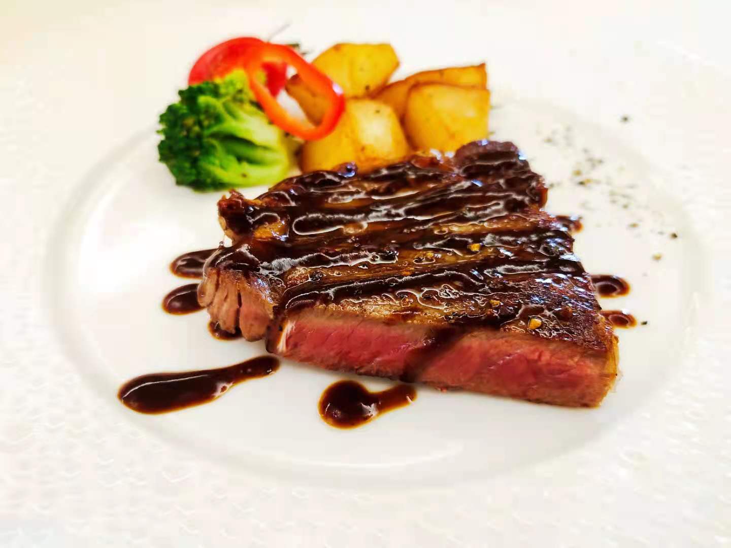 原價(jià)78元的牛排套餐只賣(mài)8.88元，吃起來(lái)就是個(gè)這？！